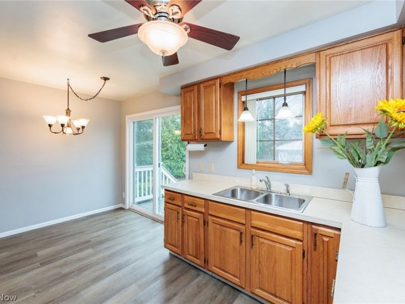 762 E 305th Street, Willowick, OH 44095 Photo 8