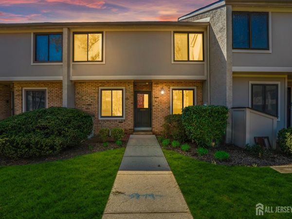 8 Irongate, Metuchen, NJ 08840