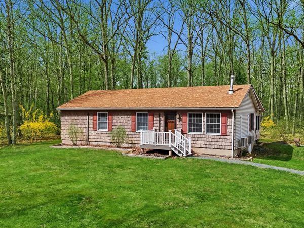 146 Welcome Lake Est Lane, Beach Lake, PA 18405