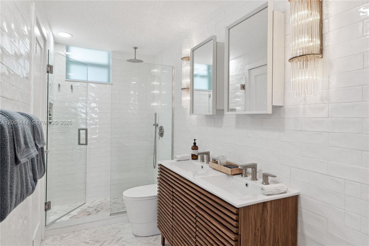 1670 Lincoln Ct, Unit PH-E, Miami Beach, FL 33139 Photo