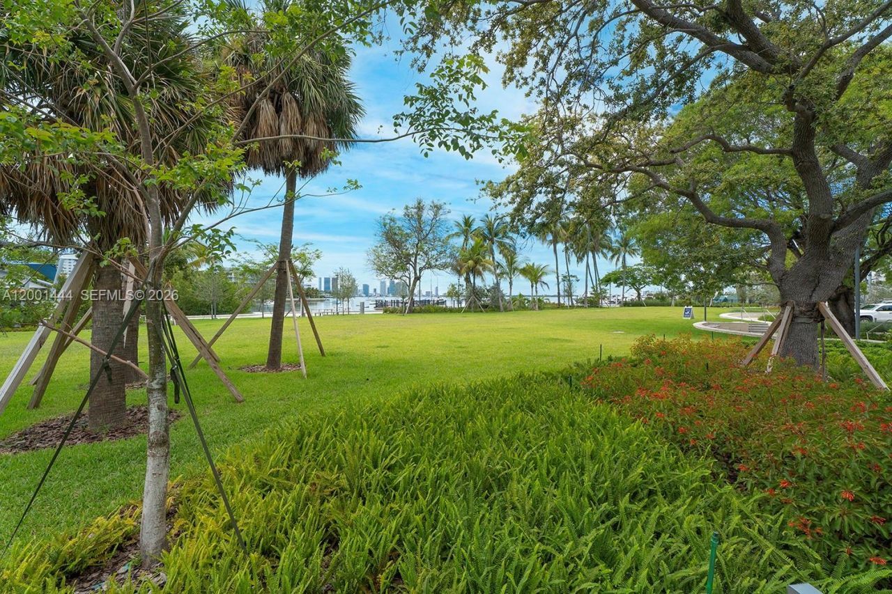 1670 Lincoln Ct, Unit PH-E, Miami Beach, FL 33139 Photo