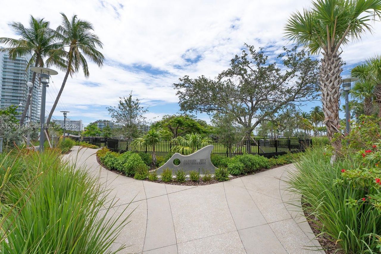 1670 Lincoln Ct, Unit PH-E, Miami Beach, FL 33139 Photo
