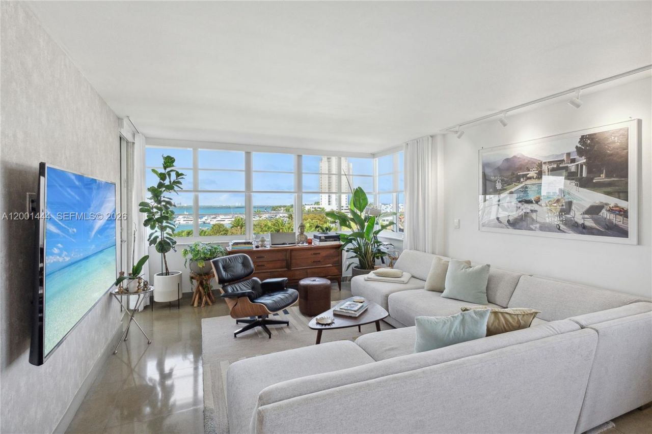 1670 Lincoln Ct, Unit PH-E, Miami Beach, FL 33139 Photo