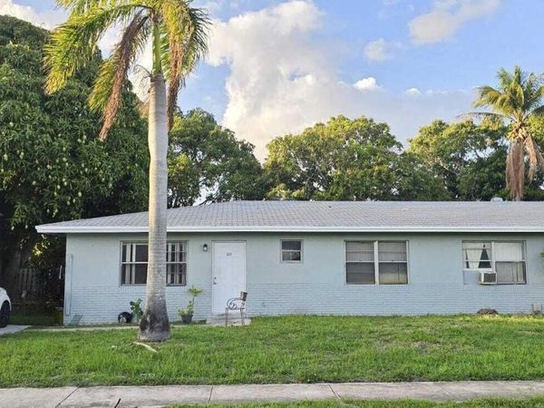 233 SE 26th Avenue, Boynton Beach, FL 33435
