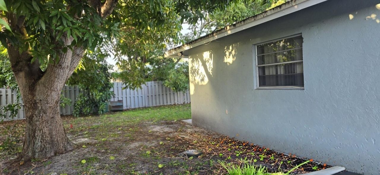 233 SE 26th Avenue, Boynton Beach, FL 33435 Photo