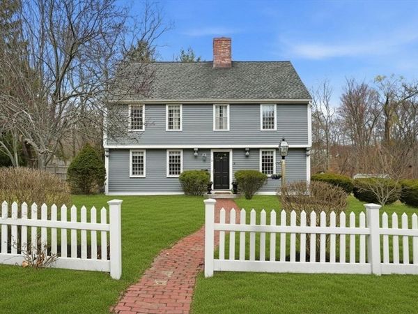 2 Queen Anne Ln, Hingham, MA 02043