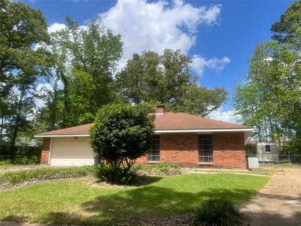 512 FENDLER Parkway, Pineville, LA 71360