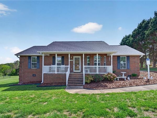 5719 Rolling Meadows Road , Randleman, NC 27317