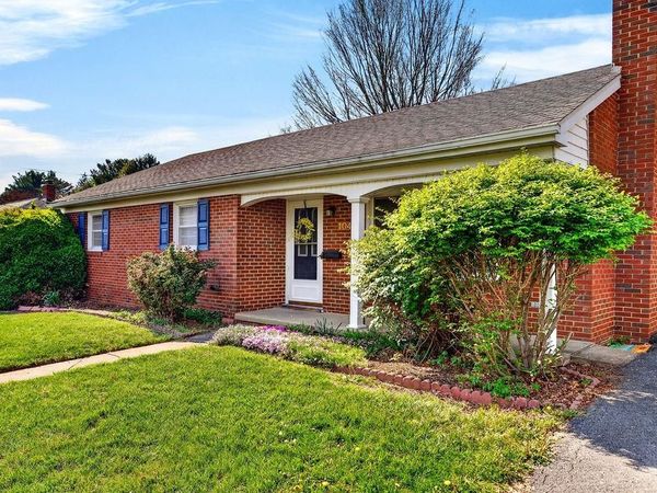 1043 JEFFERSON AVE, WAYNESBORO, VA 22980