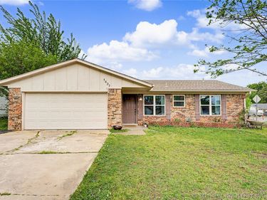 1637 S 5th Place, Broken Arrow, OK 74012