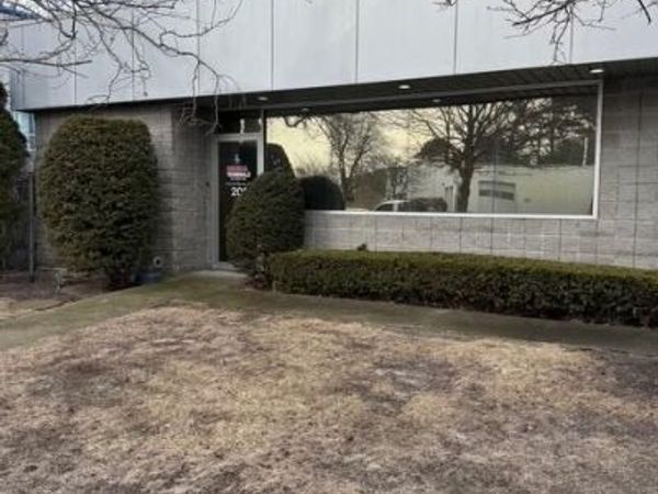 201 Union Boulevard , West Islip, NY 11795