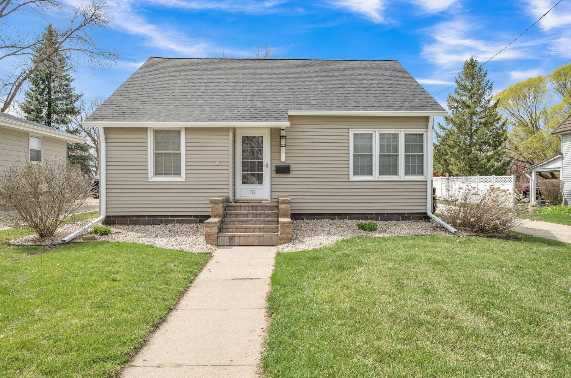 703 Superior Street, Emmetsburg, IA 50536 Main Photo