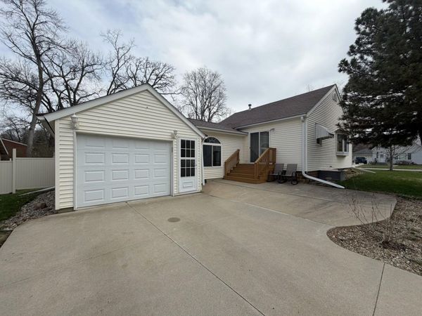 919 N 6th Street , Estherville, IA 51334