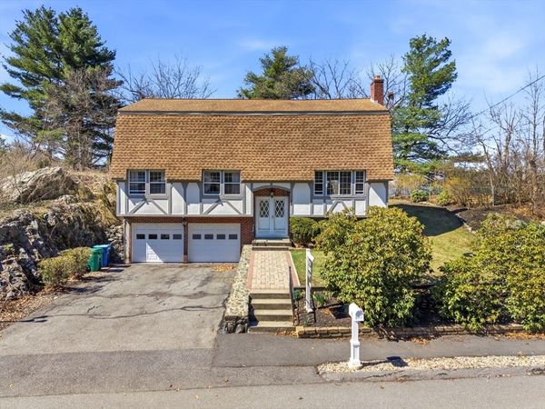 15 Sparhawk Dr., Burlington, MA 01803