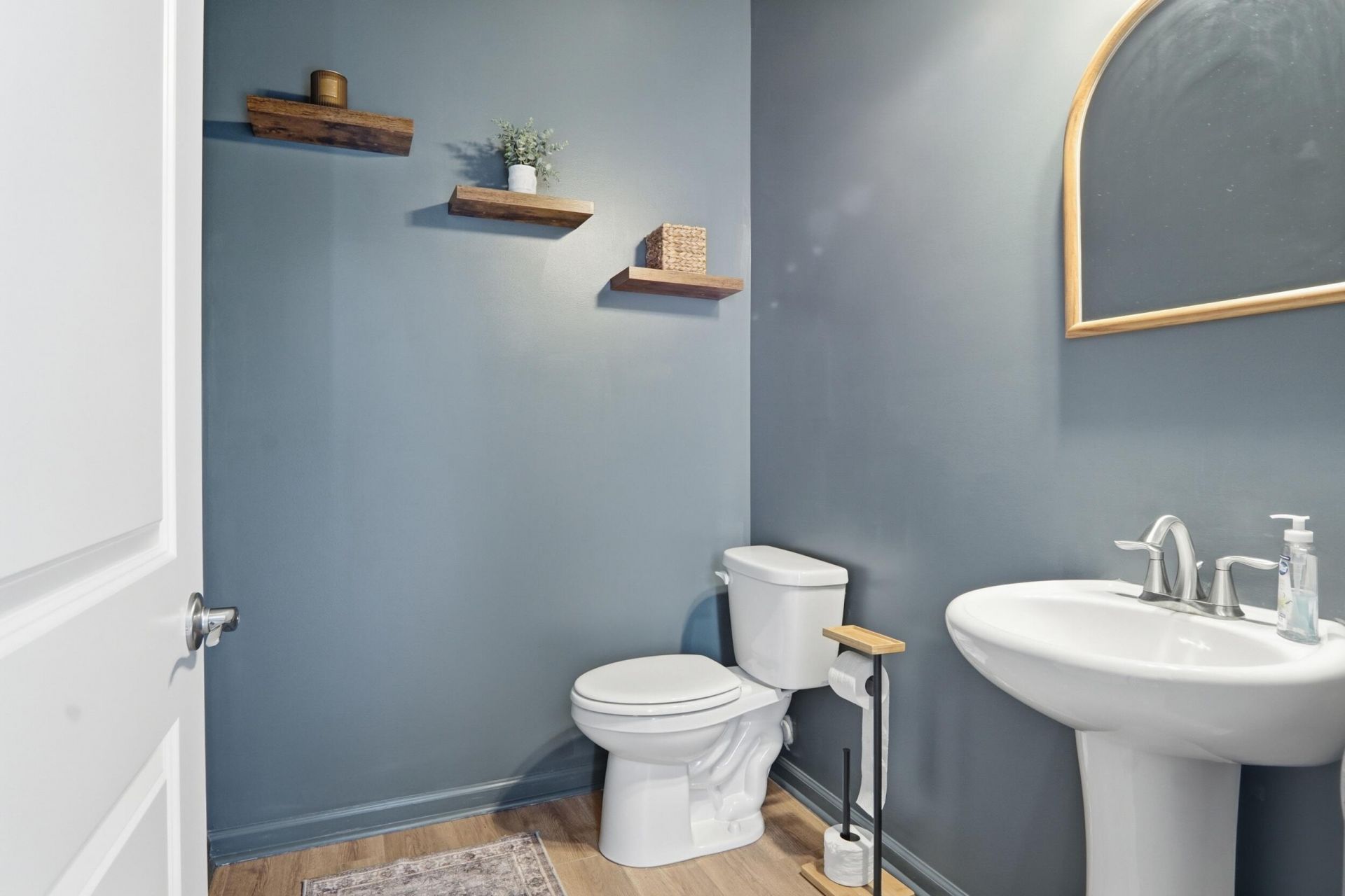 190 E Pinckney Street Photo 17