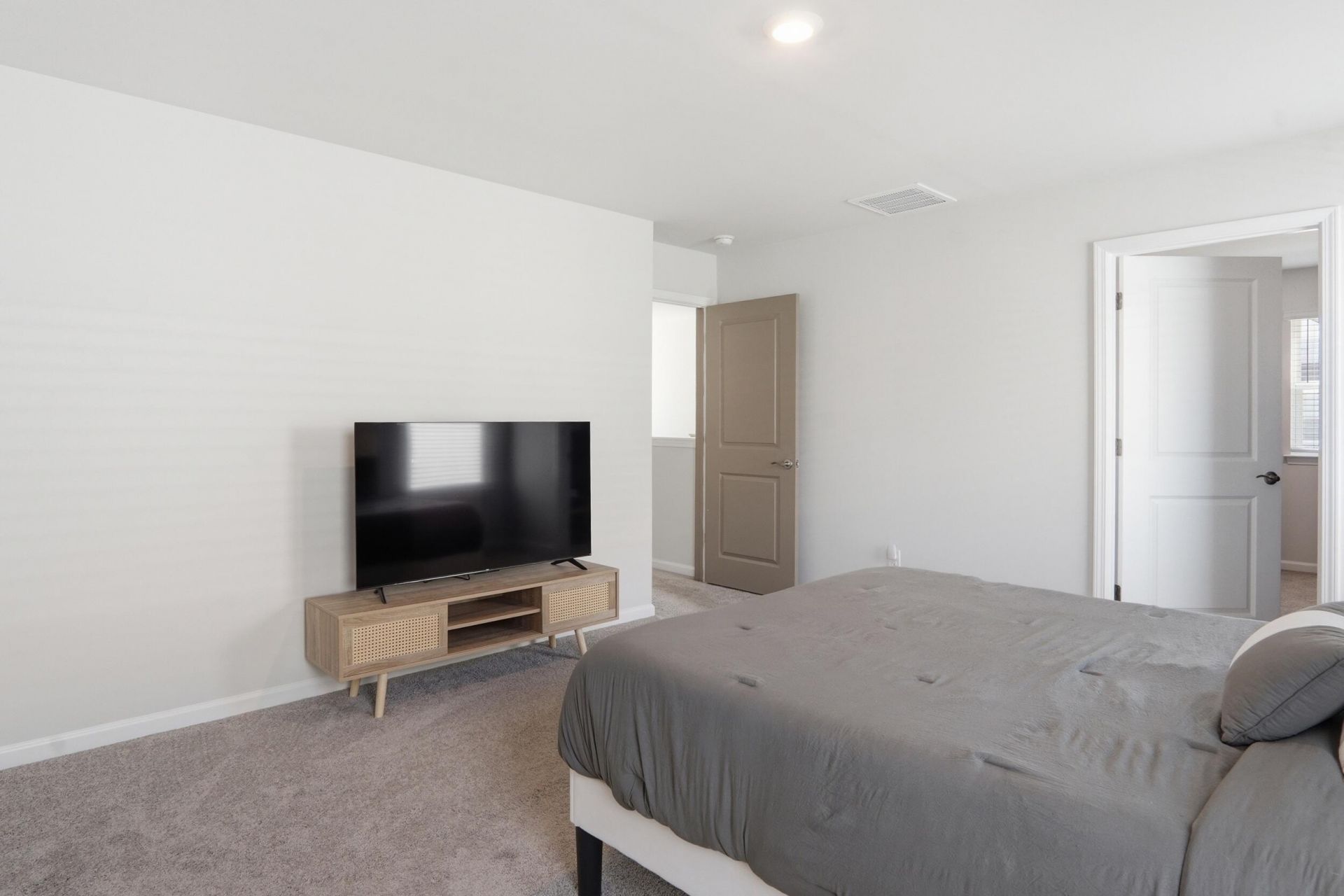 190 E Pinckney Street Photo 32