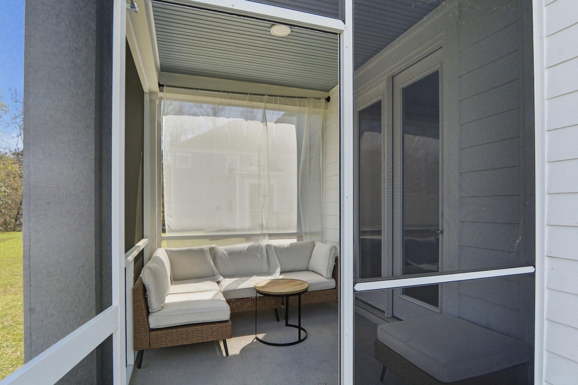 190 E Pinckney Street Photo 43