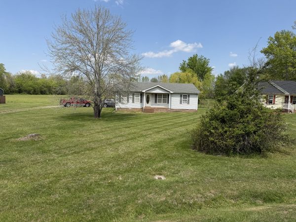 758 College St , Portland, TN 37148