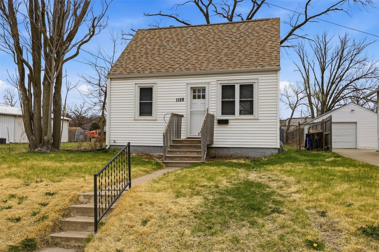 1128 I Avenue Ne, Cedar Rapids, IA 52402 Main Photo