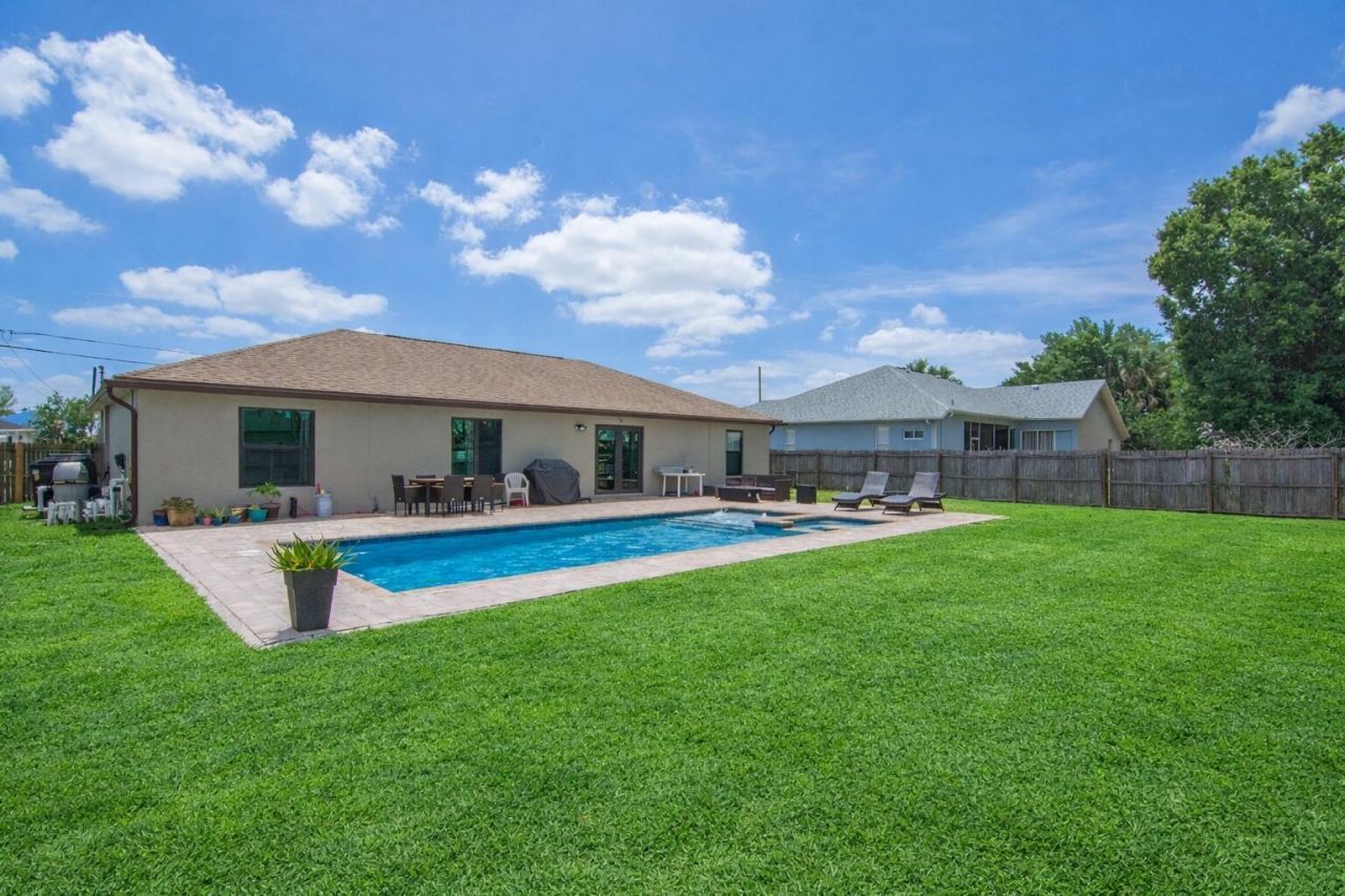 825 SW Koler Avenue, Port Saint Lucie, FL 34953 Photo