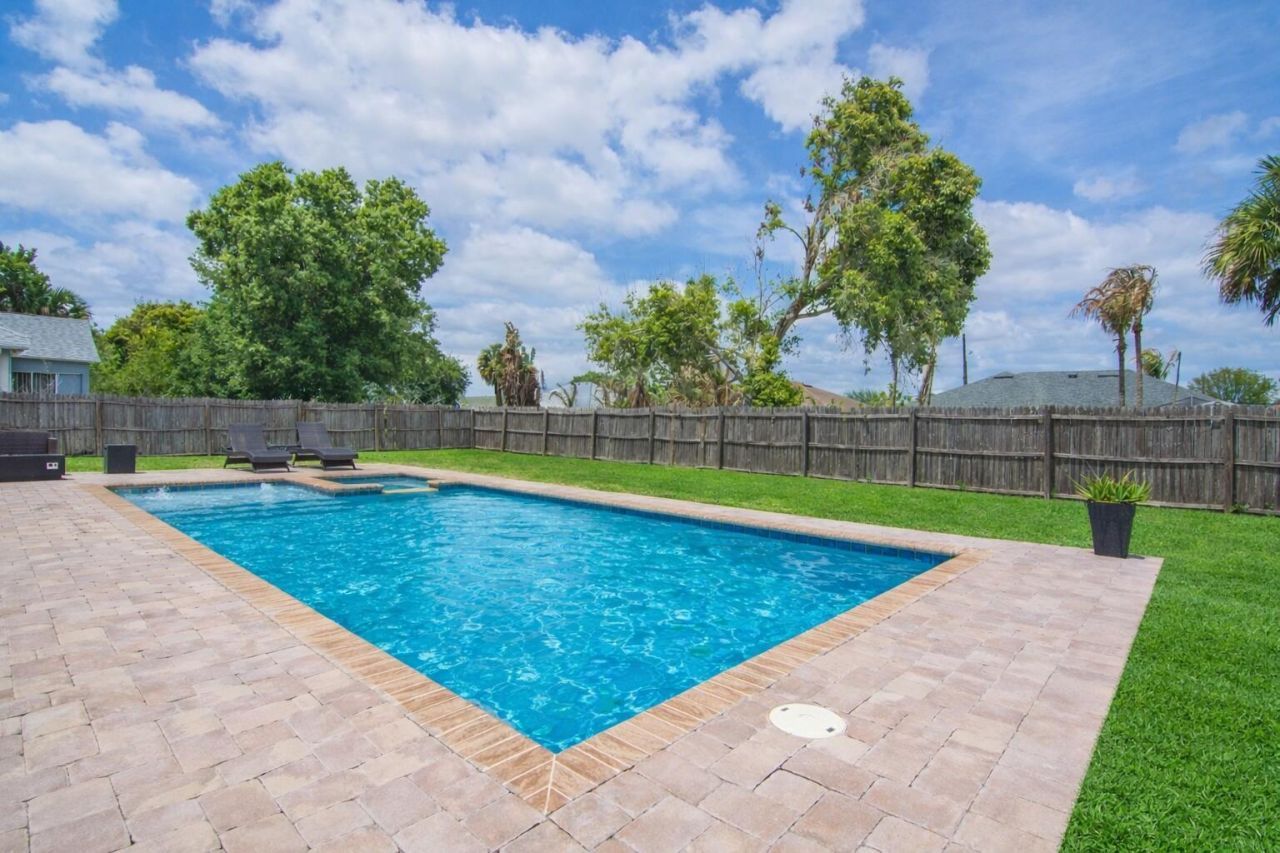 825 SW Koler Avenue, Port Saint Lucie, FL 34953 Photo