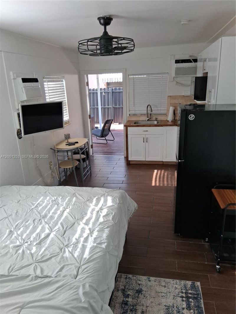 1000 SW 3rd Ave, Unit b, Hallandale Beach, FL 33009 Photo