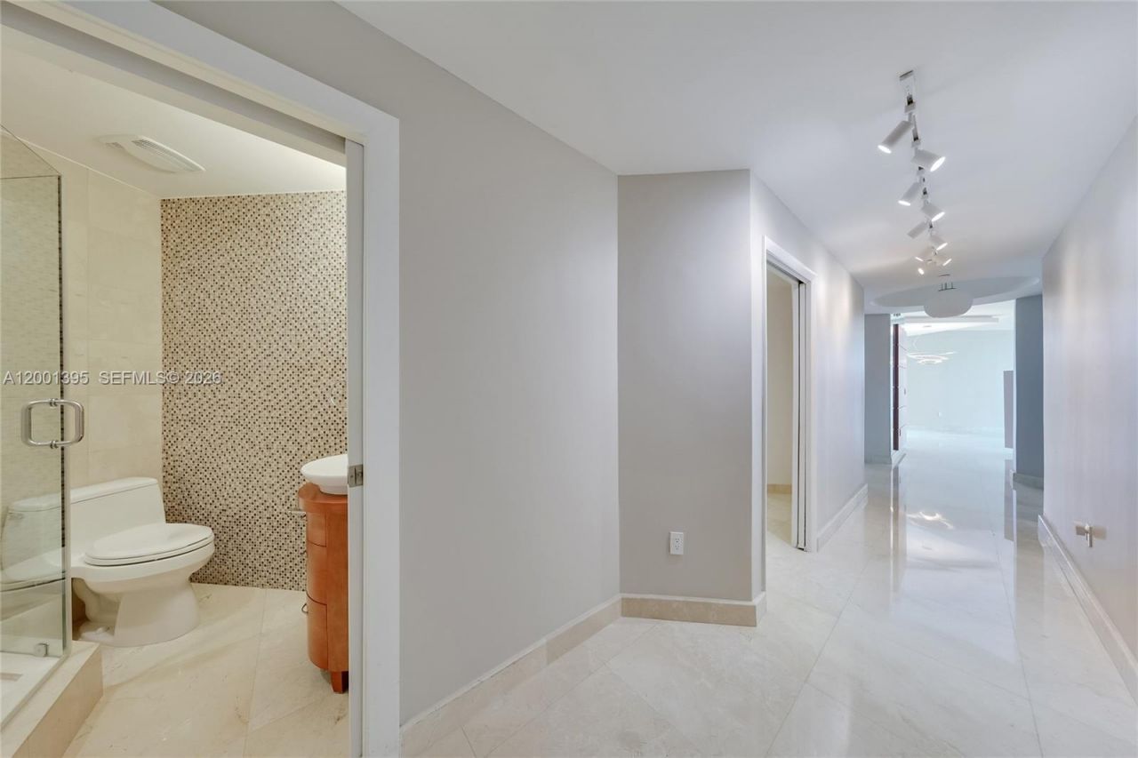 3131 NE 188th St, Unit 1-808, Aventura, FL 33180 Photo