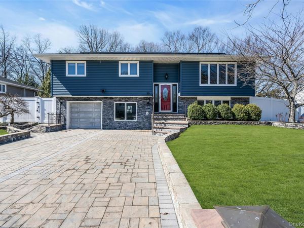 15 Fairway Drive , Old Bethpage, NY 11804