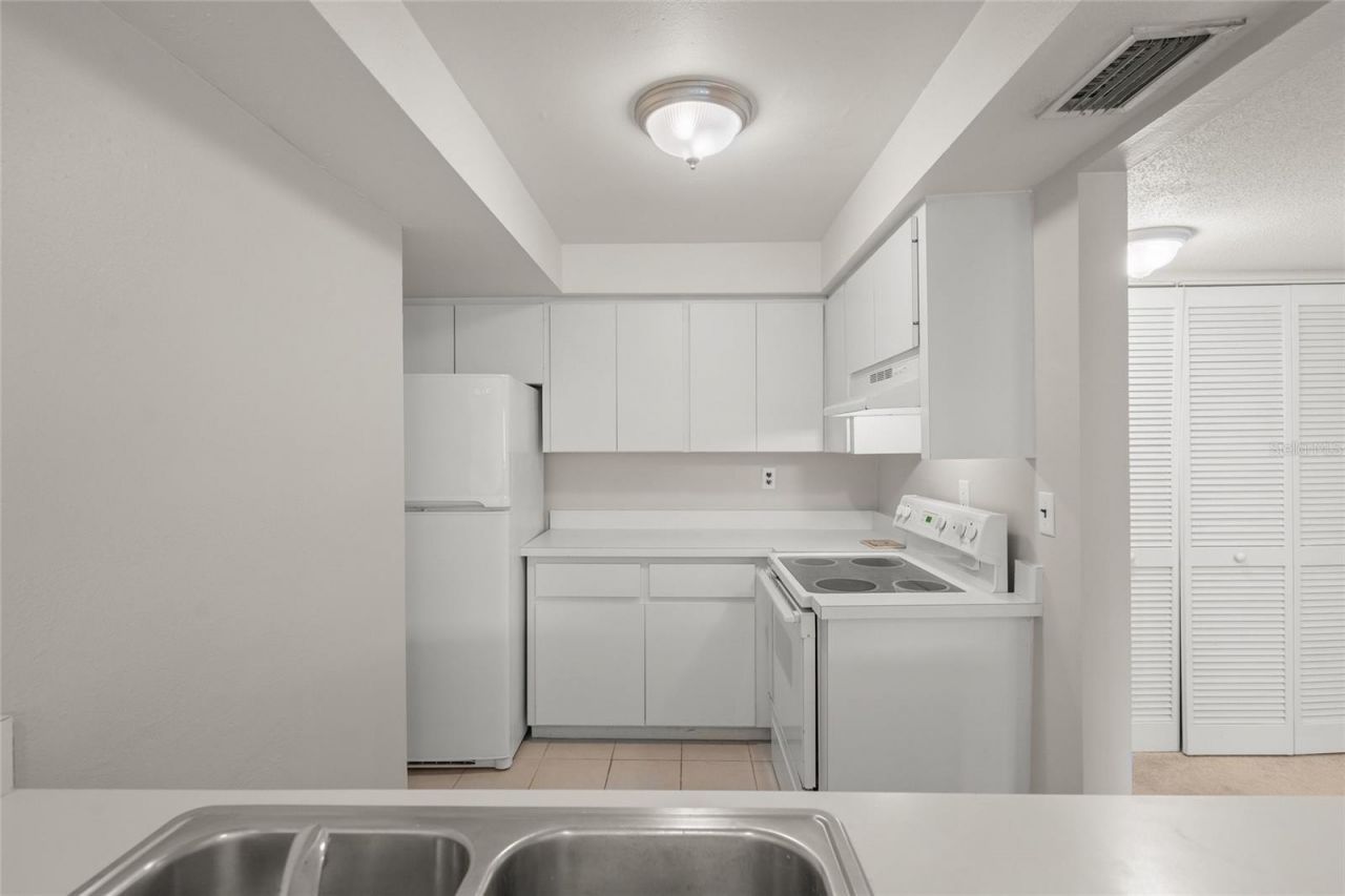 2121 Wood Street, Unit A103, Sarasota, FL 34237 Photo