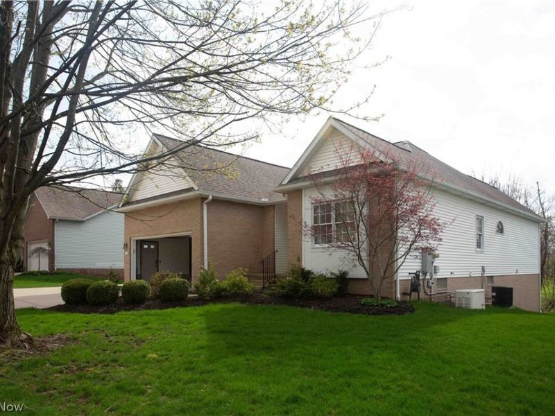 647 N Ridgecliff Street, Tallmadge, OH 44278 Photo 2