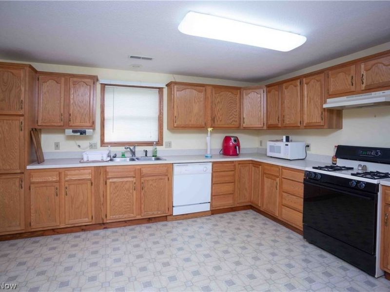 647 N Ridgecliff Street, Tallmadge, OH 44278 Photo 28