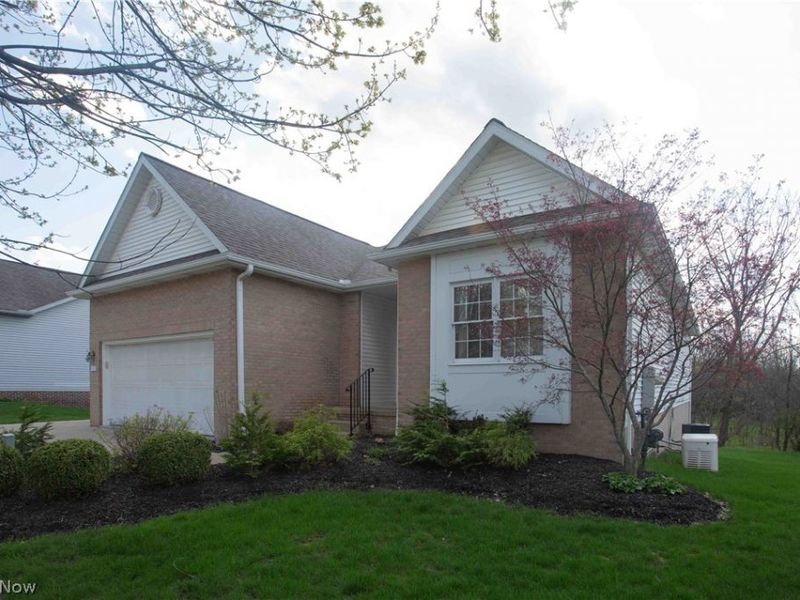 647 N Ridgecliff Street, Tallmadge, OH 44278 Photo 3