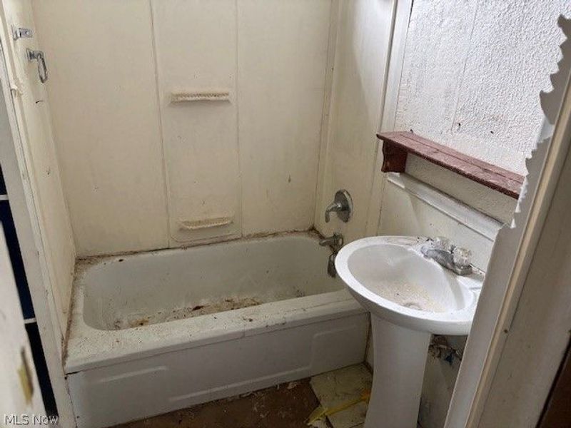 223 E Oxford Street, Alliance, OH 44601 Photo 10