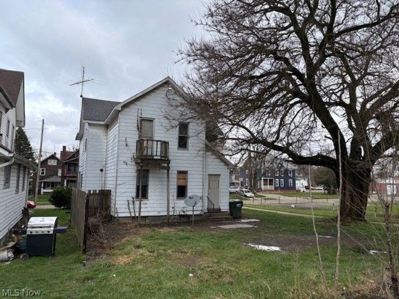 223 E Oxford Street, Alliance, OH 44601 Photo 4