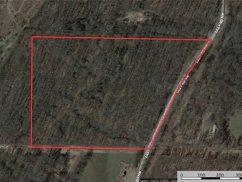 2073 Lilly Road NW, Minerva, OH 44657 Photo 1