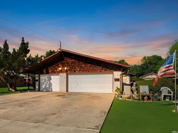 818 Lois St #A & B, Kerrville, TX 78028