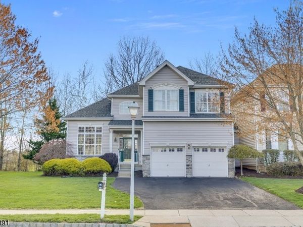 33 Pony Ln, Raritan, NJ 08822