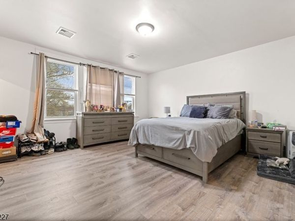 92 S Devine St, Newark, NJ 07106