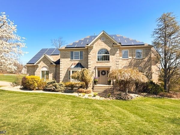 2 Moonlight Trl, Raritan, NJ 08822