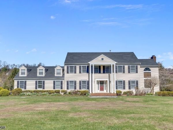 15 Willow Dr, Chester, NJ 07930