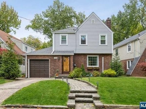 1125 W Laurelton Parkway, TEANECK, NJ 07666