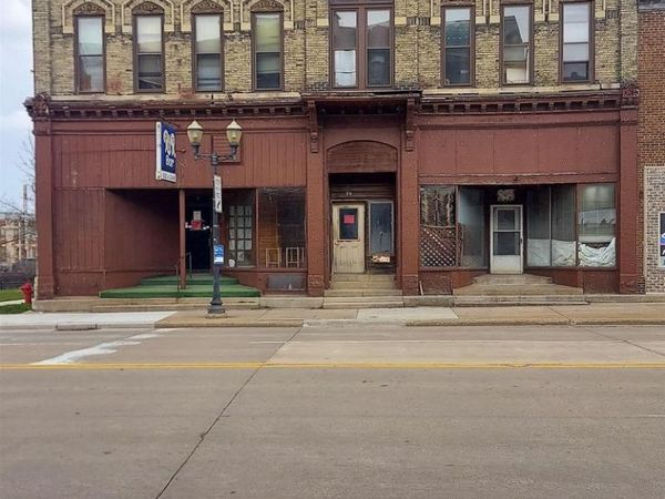 2 TAYCO STREET, Menasha, WI 54952