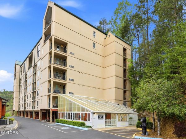 413 Baskins Creek Rd, Unit APT 606, Gatlinburg, TN 37738