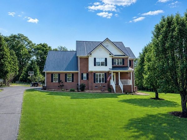 1109 Stonehenge Ct, Columbia, TN 38401