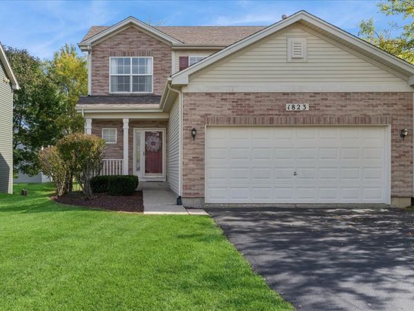 1823 S Fallbrook Drive, Round Lake, IL 60073