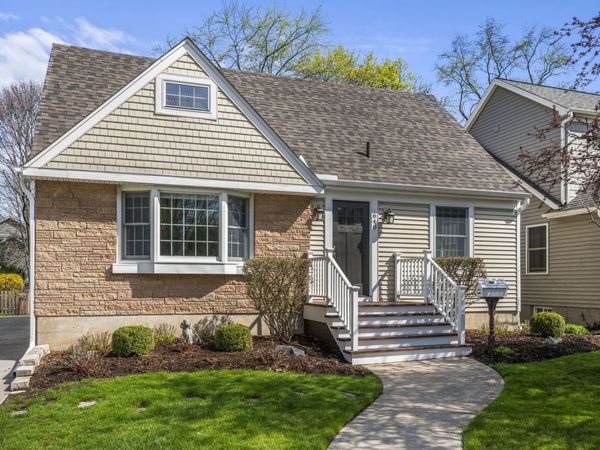 Libertyville, IL 60048