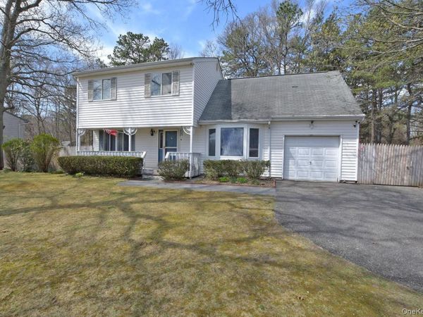 78 N Bicycle Path, Selden, NY 11784