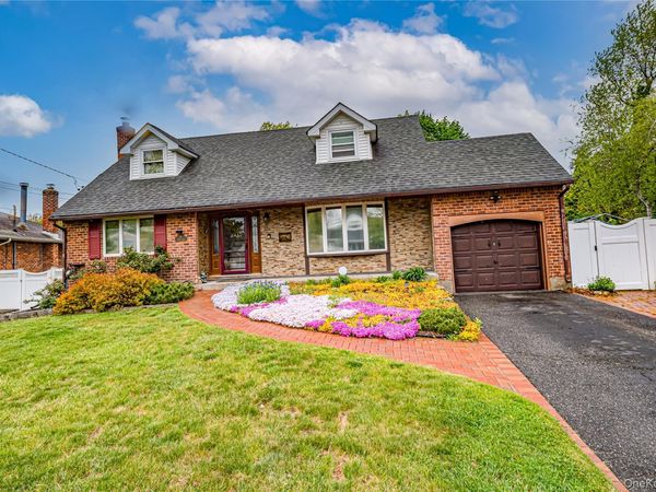 14 Grover Lane, East Northport, NY 11731
