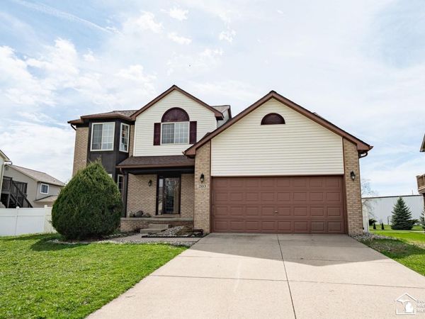 203 Dundee Ridge Drive, Dundee, MI 48131