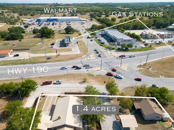 1707 E 4th St , Lampasas, TX 76550